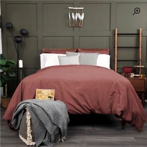 Duvet Cover Set (duvet cover and two pillow cases)